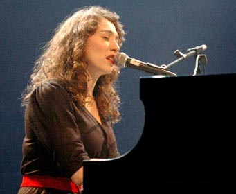 Regina Spektor is not Regena Spector Regina Spektor is not Regena Spector